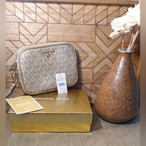 MICHAEL KORS  Gold Logo Pochette
